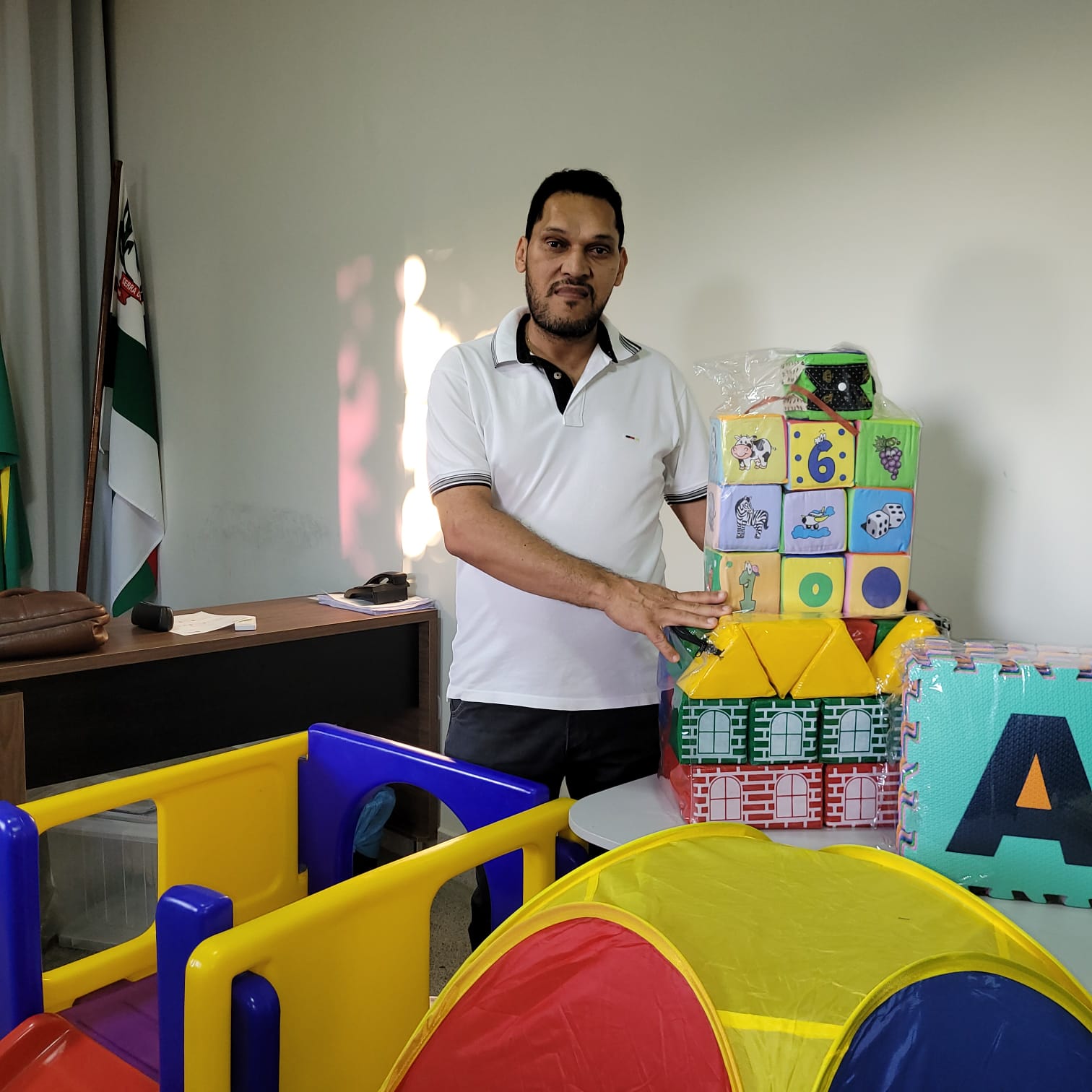 Primeira etapa do recebimento de kits para brinquedotecas nas escolas e creches do município