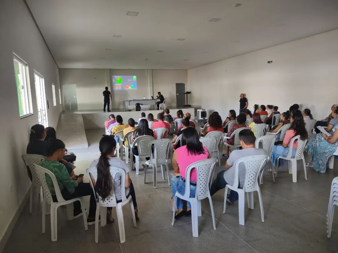 Na manhã desta segunda (03/04), a Secretaria de Educação promoveu uma reunião com os gestores escolares do município.