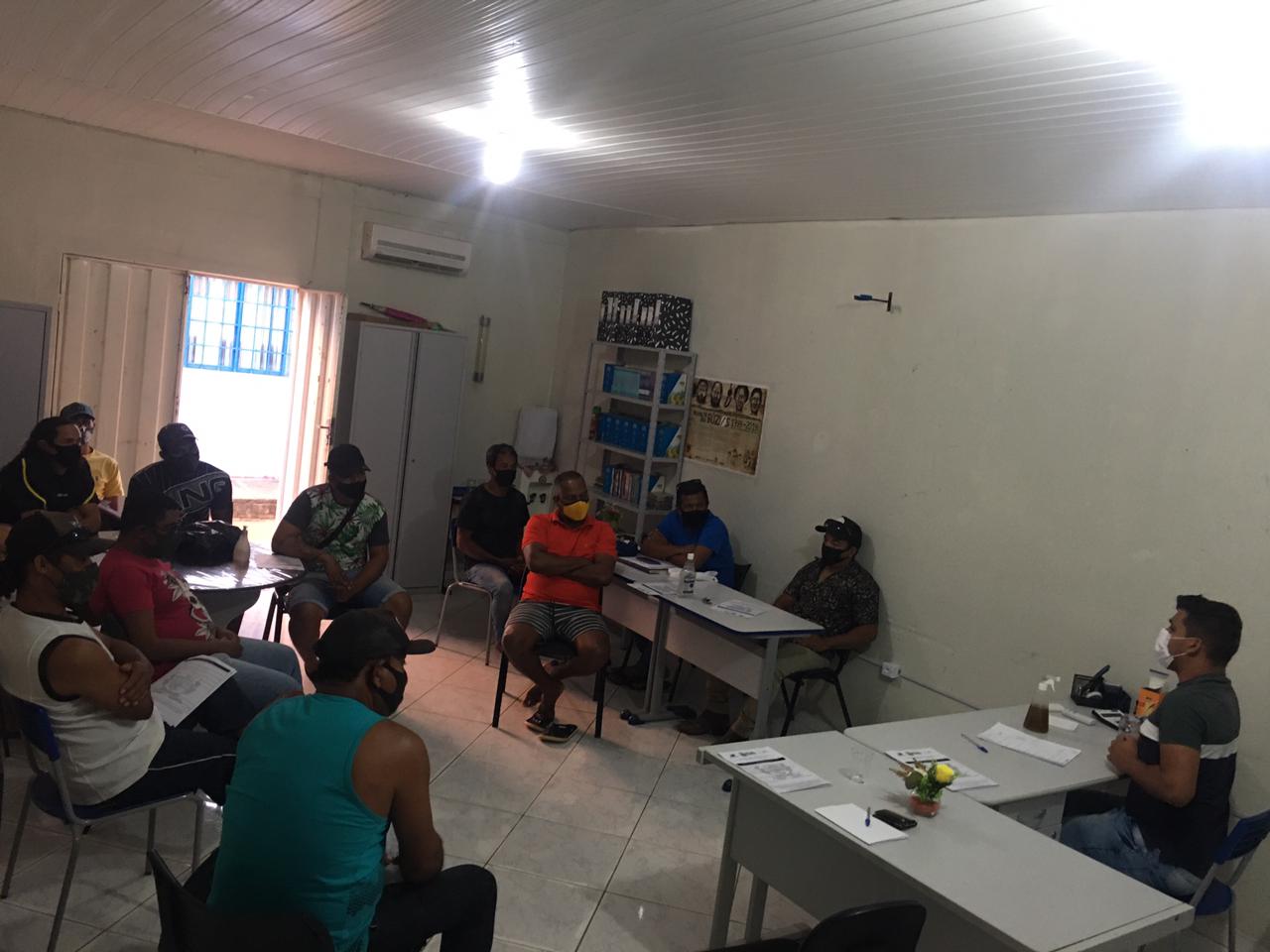 Na tarde do último domingo (18/07), o diretor de Cultura, Igor Santos, se reuniu com artistas representantes da música em Serra do Ramalho!