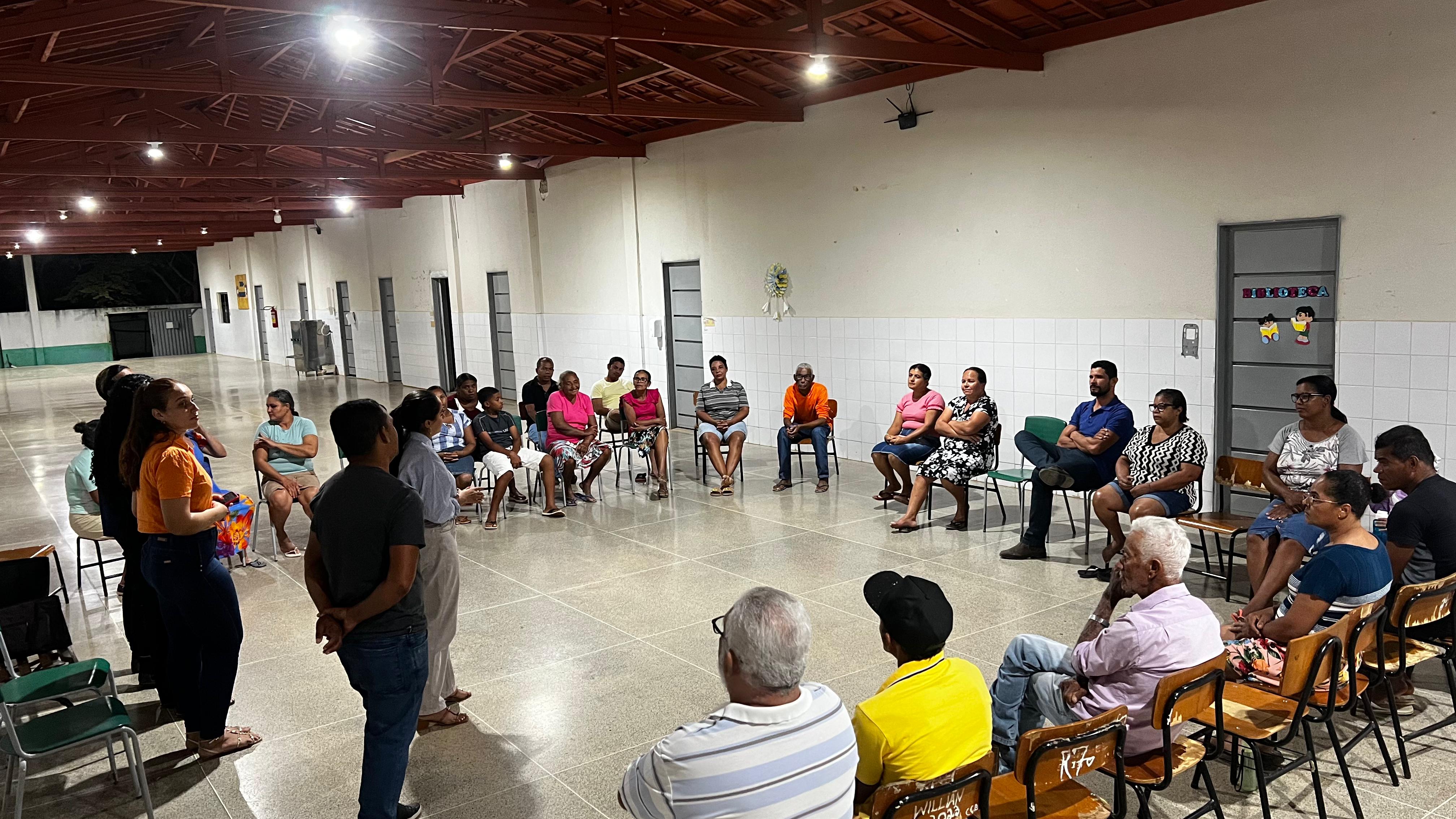 A Secretaria Municipal de Meio Ambiente em reunião com moradores da agrovila 08 para falar sobre a implementação do serviço de coleta de lixo