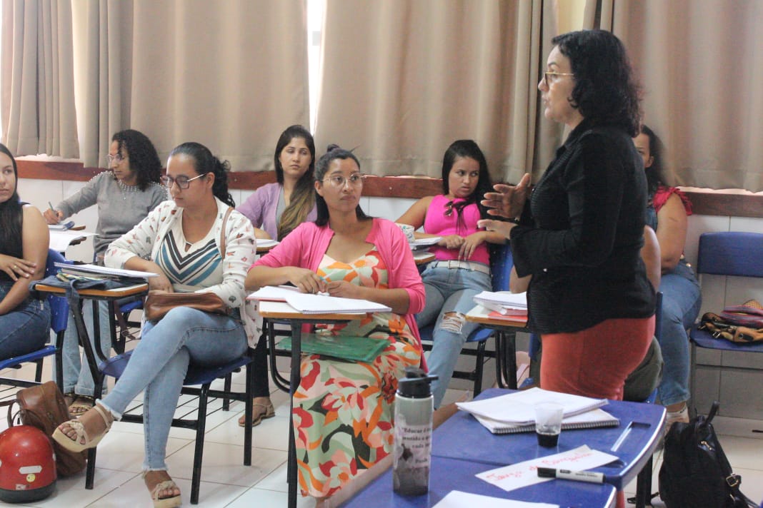 Formação Continuada para Professores Estagiários da Educação de Jovens e Adultos - EJA