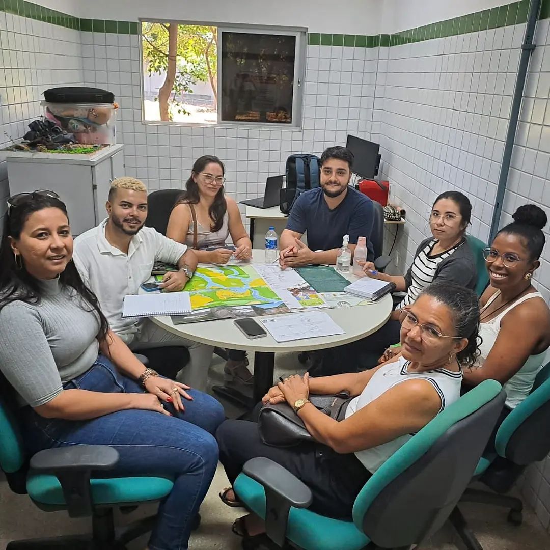 a Secretaria Municipal de Educação reuniu-se com representantes do Núcleo de Estudos Afro-Brasileiros e Indígenas (NEABI) do IF Baiano, e da UNEB, ambos campus Bom Jesus da Lapa.