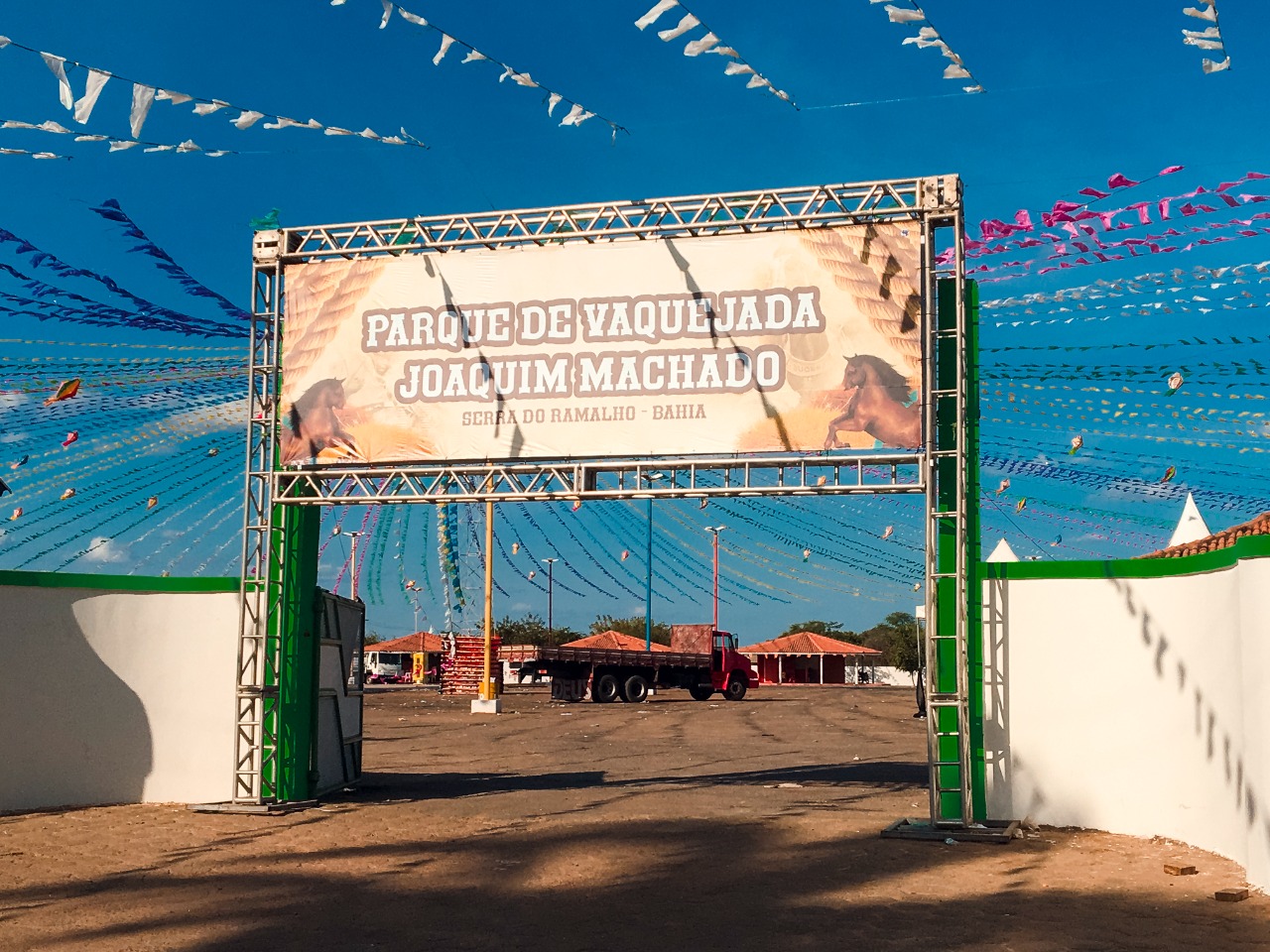 Após a realização da XXXI Vaquejada de Serra do Ramalho, a Secretaria Municipal de Infraestrutura está realizando a limpeza total do Parque de Vaquejada Joaquim Machado, garantindo uma total limpeza e organização para todos que frequentam o local!